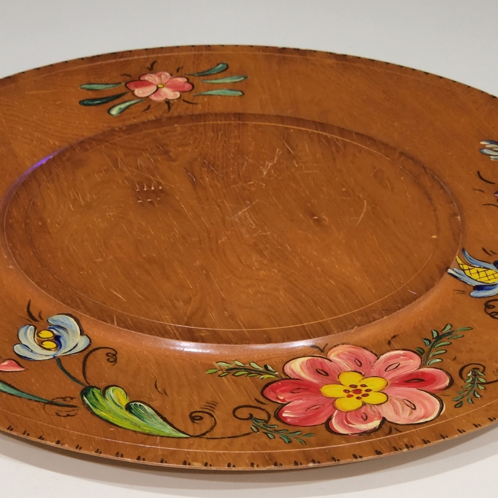 Beautiful wooden tray.Hand painted flowers